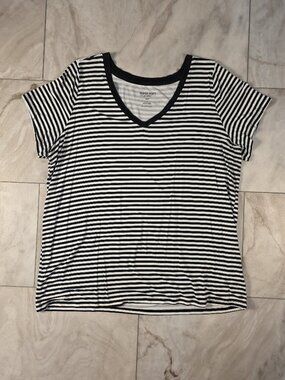 Torrid 3X Black White Stripe V Neck Tee Super Soft Stretch Top
